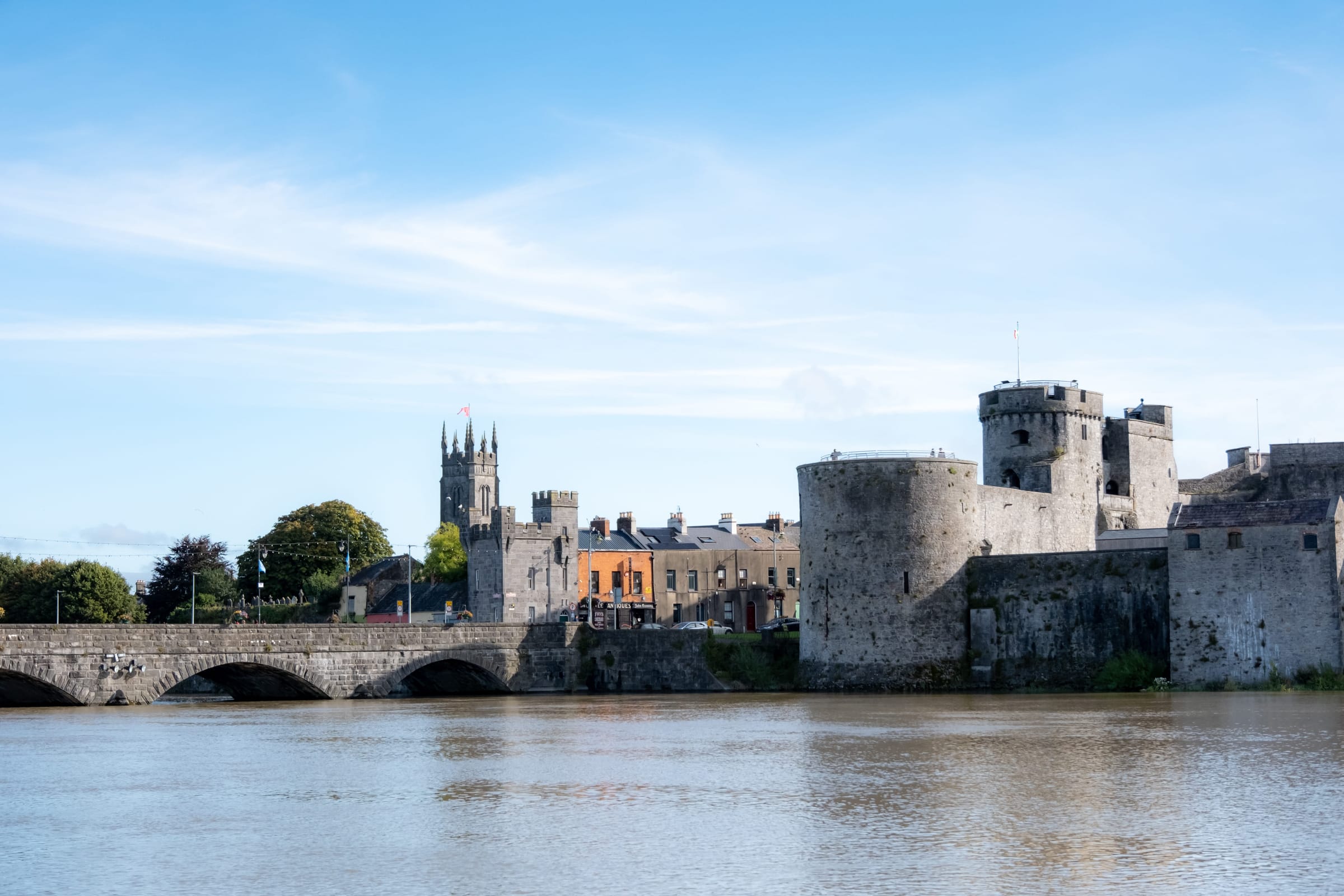 King John's Castle and Thomond Bridge on the River Shannon in Limerick at dawn